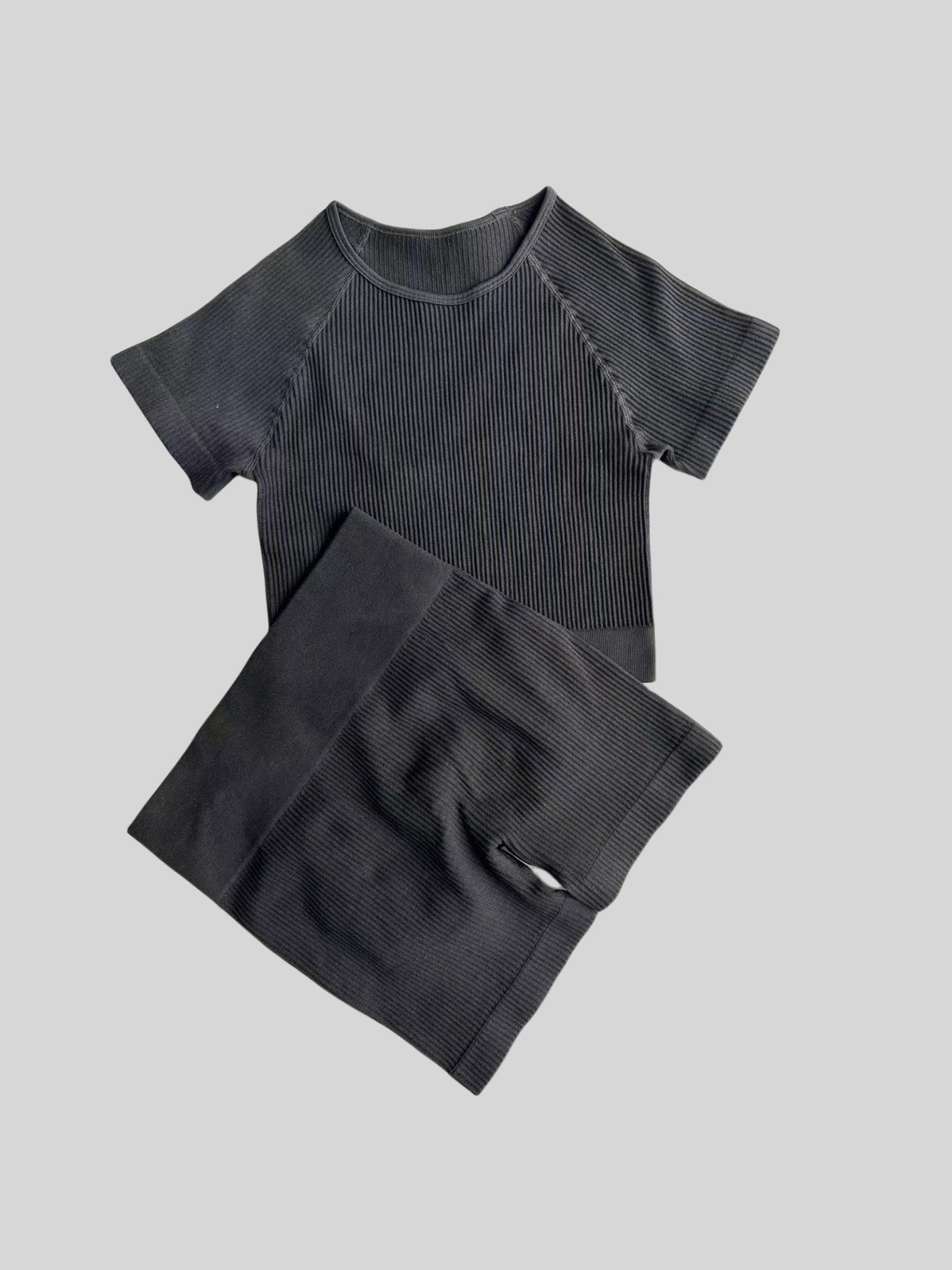 Seamless Butt Lifting Fitness Shorts and Yoga Short Sleeve Set