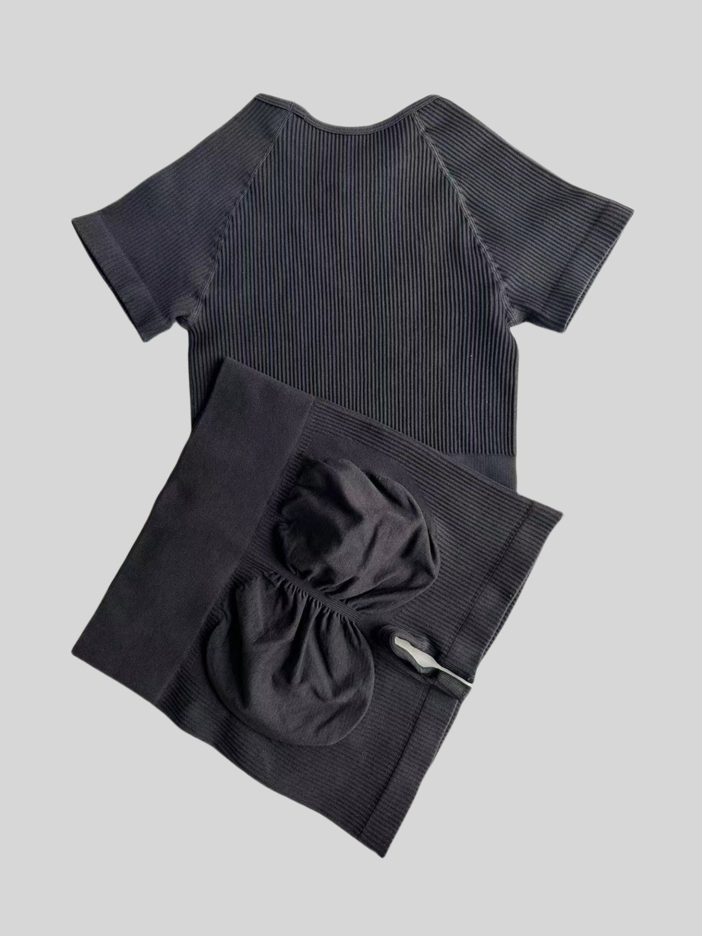 Seamless Butt Lifting Fitness Shorts and Yoga Short Sleeve Set